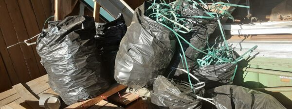 déchets-broyeur-de-feuillards-plastique-dans-sacs